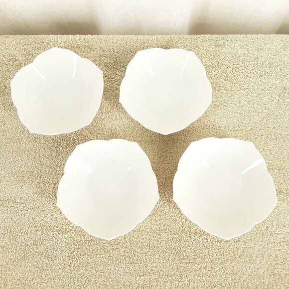 Set Of 4 Lotus Blossom Porcelain Rice Bowls, Vintage Japan, White Ribbed Flower - Picture 1 of 10
